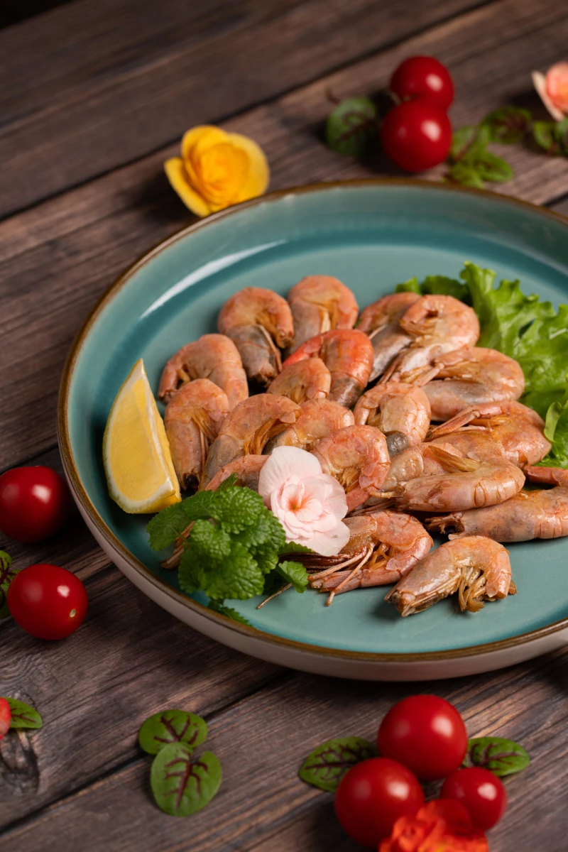 Северные креветки обжаренные с чесноком
