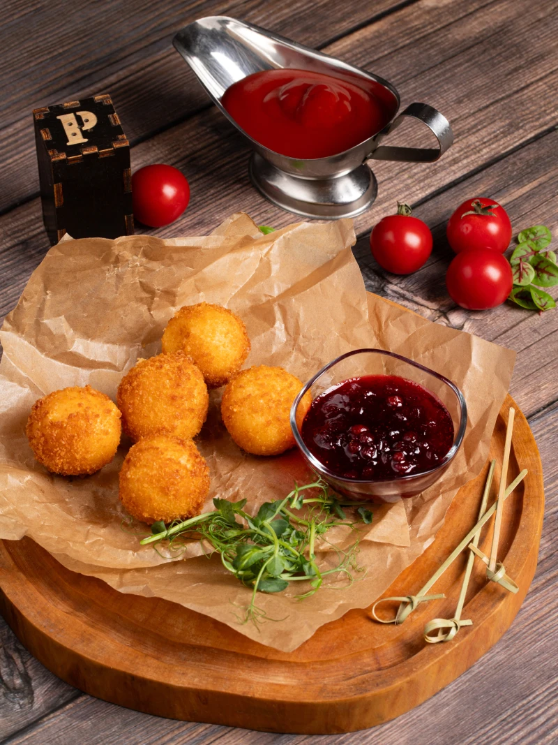 Чизболы с брусничным джемом 