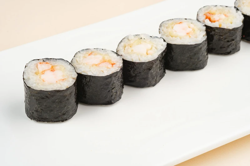 Маки с креветкой темпура