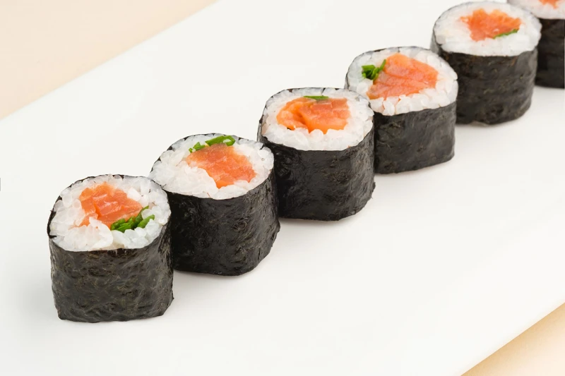 Маки с лососем