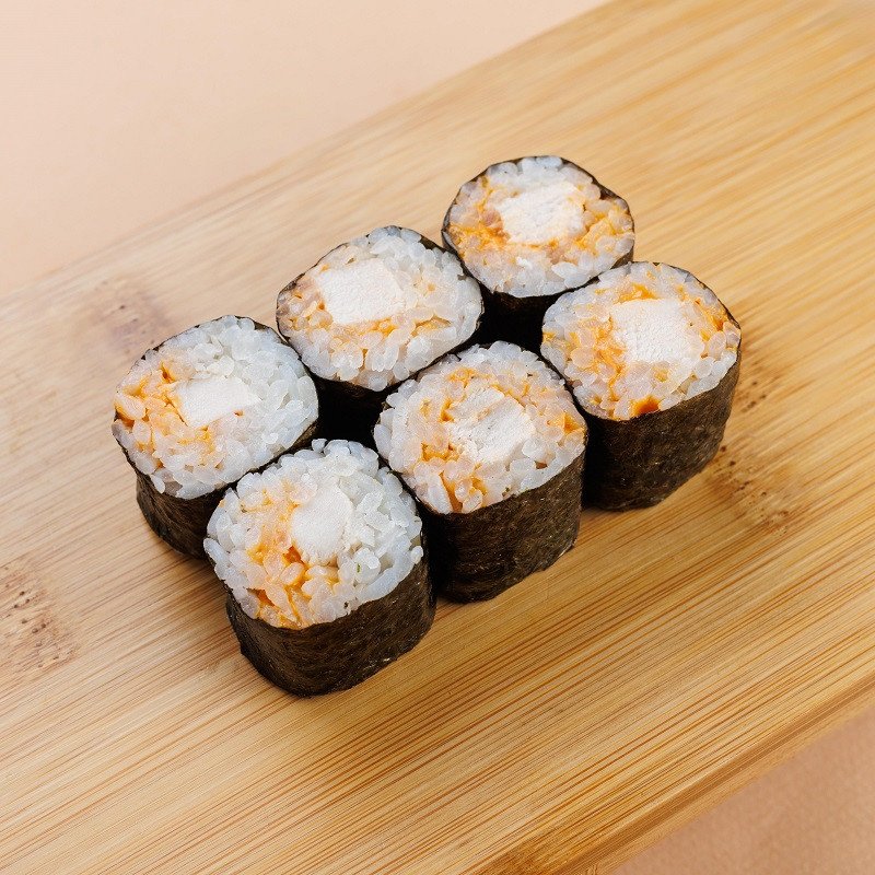 Ролл хосомаки с курицей в соусе том ям