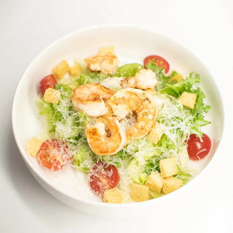 Салат Цезарь с креветками
