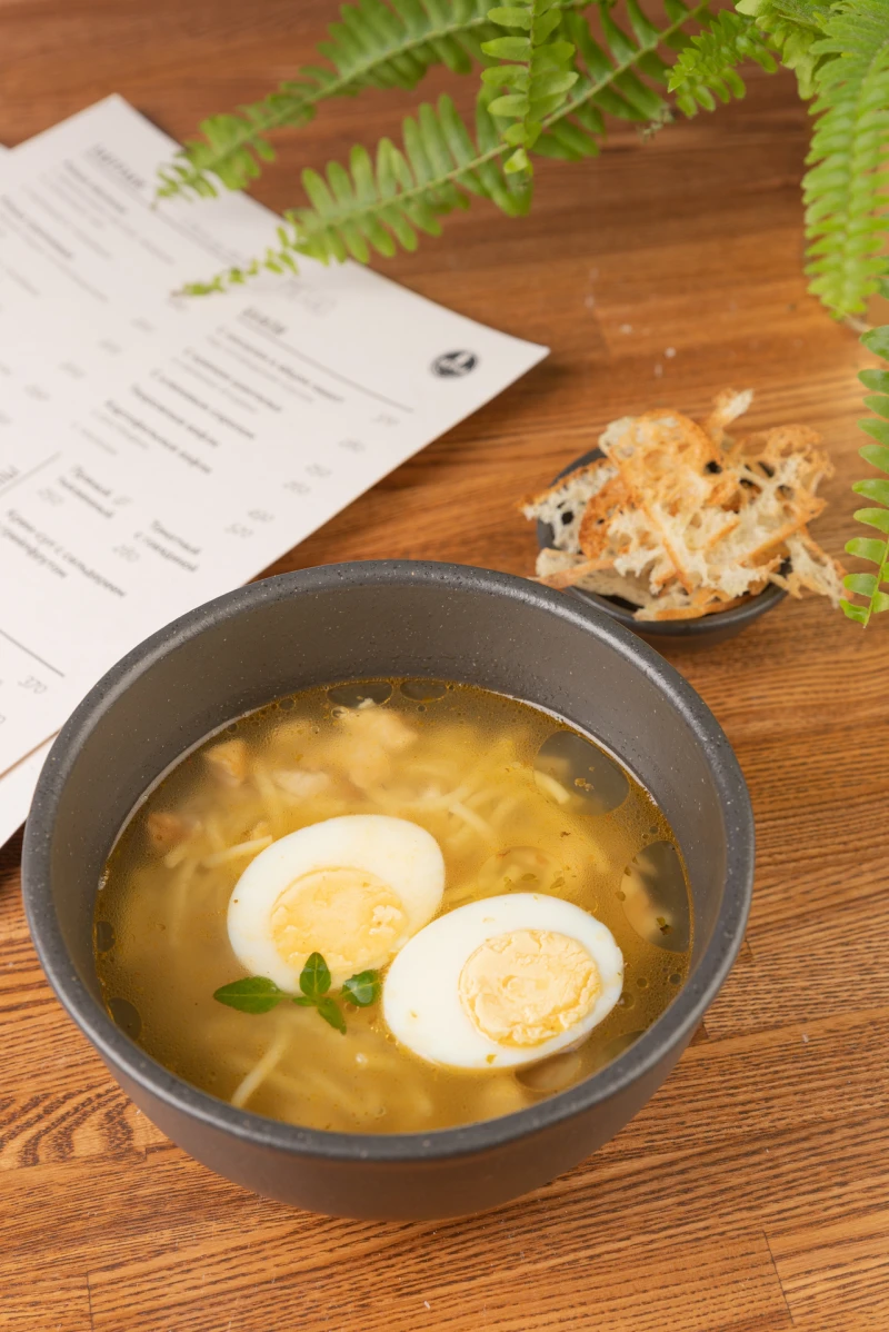 Куриный с лапшой и яйцом