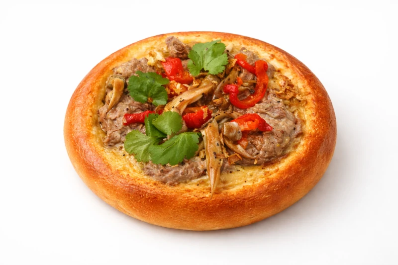 Шаньга с рваной говядиной и печеным перцем