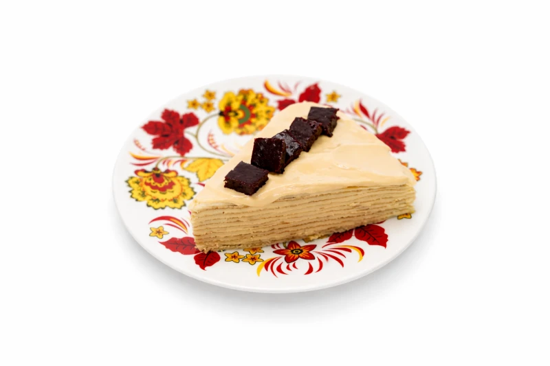 Блинный торт с вареной сгущенкой и смородиновым желе