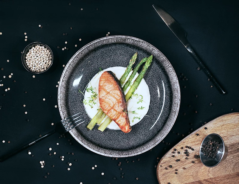 Лосось на гриле с пюре из цветной капусты