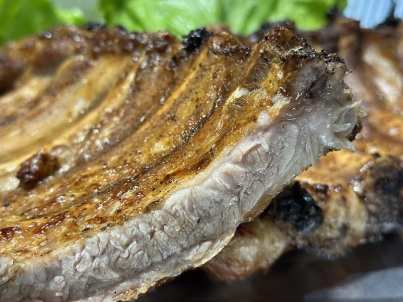 Свиные рёбрышки на углях