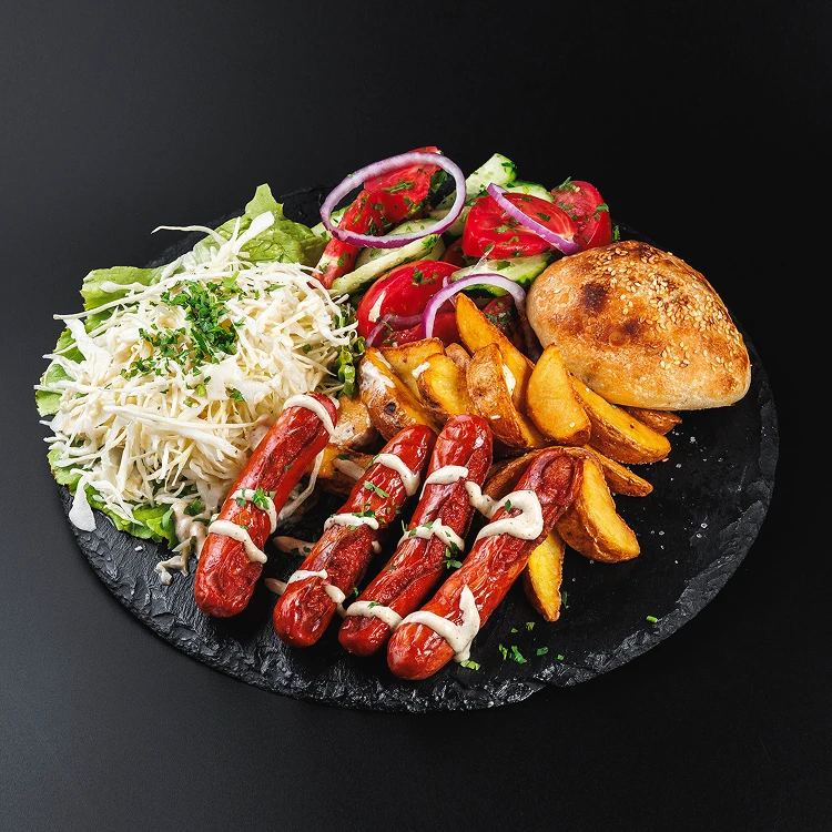 Баварские сосиски на тарелке